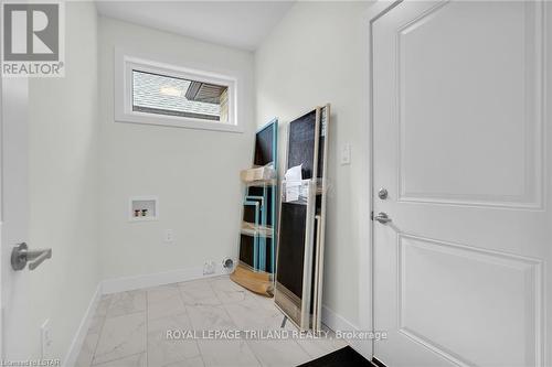 316 Stathis Boulevard, Sarnia, ON - Indoor Photo Showing Other Room