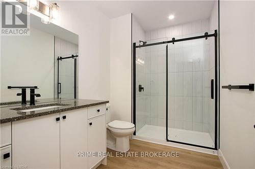 71 - 11 Coastal Crescent, Lambton Shores, ON - Indoor Photo Showing Bathroom