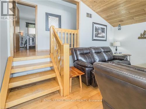 1094 Crumby Lake Road, Algonquin Highlands, ON - Indoor Photo Showing Other Room