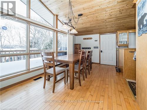 1094 Crumby Lake Road, Algonquin Highlands, ON - Indoor Photo Showing Dining Room
