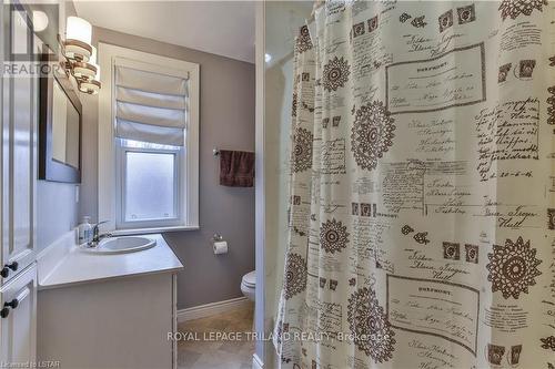 250 Briscoe Street E, London, ON - Indoor Photo Showing Bathroom