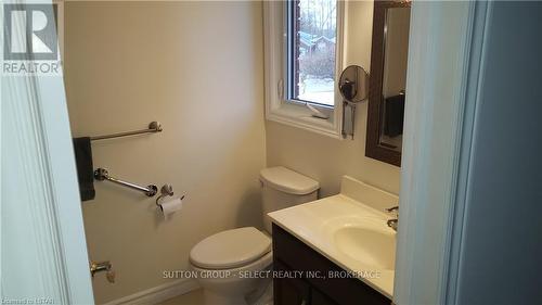 12 Woodside Drive, Tillsonburg, ON - Indoor Photo Showing Bathroom