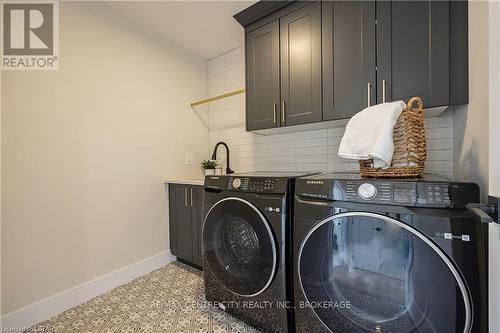 119 Optimist Drive, Southwold, ON - Indoor Photo Showing Laundry Room