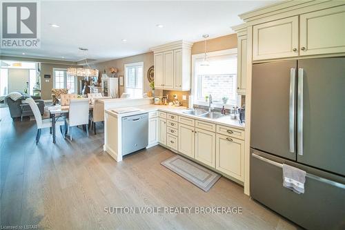 296 Mogg Street, Strathroy-Caradoc, ON - Indoor Photo Showing Kitchen With Double Sink