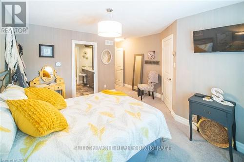296 Mogg Street, Strathroy-Caradoc, ON - Indoor Photo Showing Bedroom