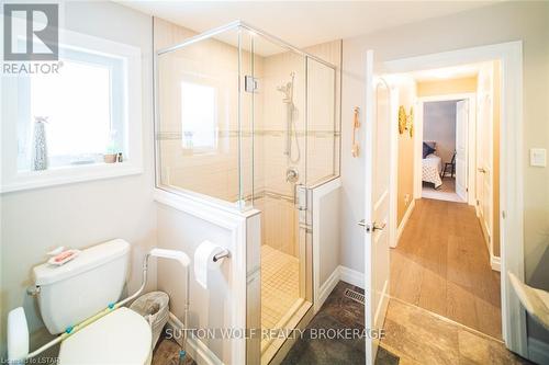 296 Mogg Street, Strathroy-Caradoc, ON - Indoor Photo Showing Bathroom