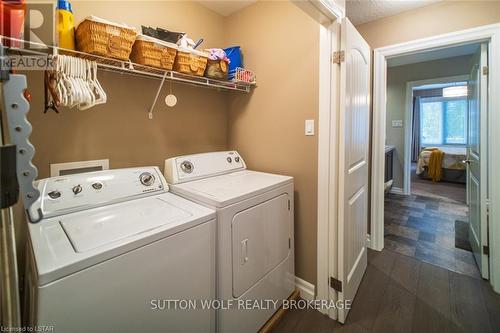 296 Mogg Street, Strathroy-Caradoc, ON - Indoor Photo Showing Laundry Room