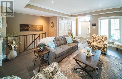 296 Mogg Street, Strathroy-Caradoc, ON - Indoor Photo Showing Living Room