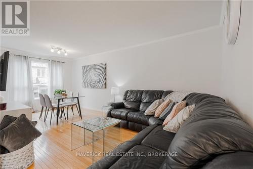 765 Blacksmith Street, London, ON - Indoor Photo Showing Living Room