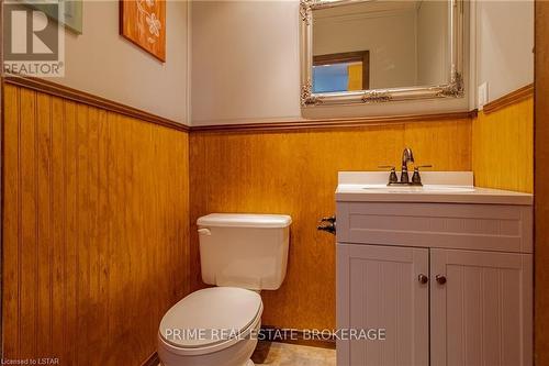 184 Mill Street, North Middlesex, ON - Indoor Photo Showing Bathroom