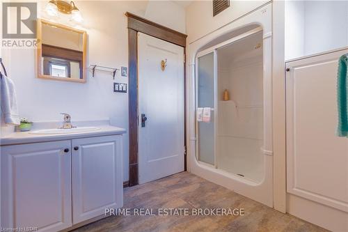 184 Mill Street, North Middlesex, ON - Indoor Photo Showing Bathroom