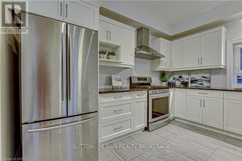 1889 Cedarpark Drive, London, ON - Indoor Photo Showing Kitchen With Upgraded Kitchen