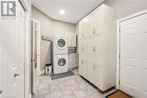1619 Westdel Bourne Road, London, ON - Indoor Photo Showing Laundry Room