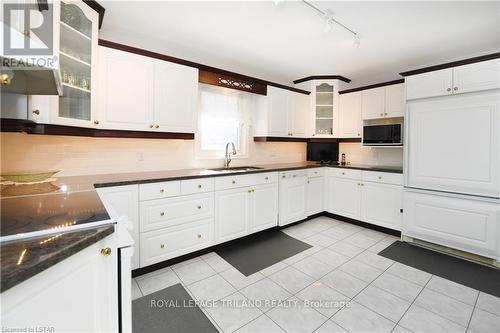 18 Winona Road, Middlesex Centre, ON - Indoor Photo Showing Kitchen