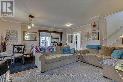 385 Elm Street W, Chatham-Kent, ON - Indoor Photo Showing Living Room