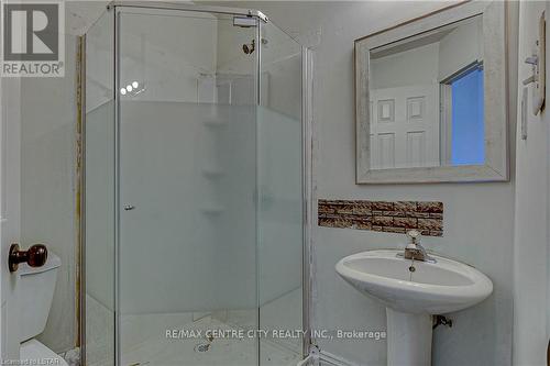385 Elm Street W, Chatham-Kent, ON - Indoor Photo Showing Bathroom