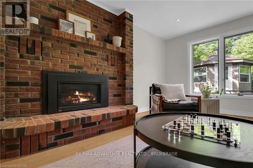 32 Chepstow Close, London, ON - Indoor Photo Showing Living Room With Fireplace