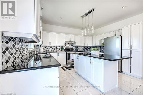 815 Apricot Drive, London, ON - Indoor Photo Showing Kitchen With Double Sink With Upgraded Kitchen