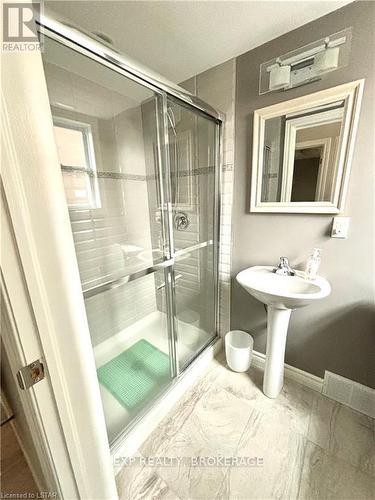 1101 Prince Philip Drive, London, ON - Indoor Photo Showing Bathroom