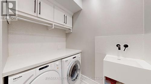 129 Beaconsfield Avenue, Toronto, ON - Indoor Photo Showing Laundry Room
