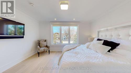 129 Beaconsfield Avenue, Toronto, ON - Indoor Photo Showing Bedroom