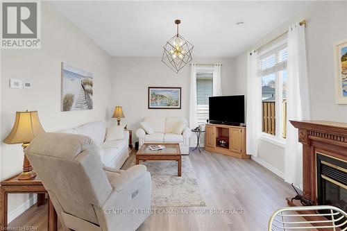 429 George Street, Central Elgin (Port Stanley), ON - Indoor Photo Showing Living Room With Fireplace