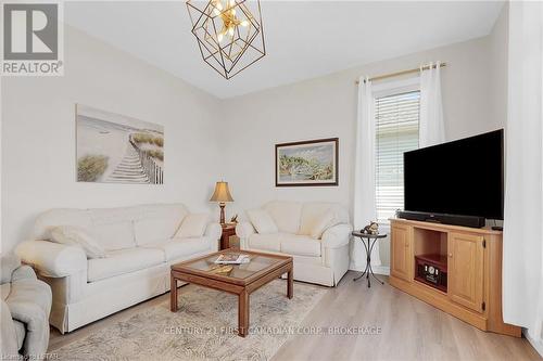 429 George Street, Central Elgin (Port Stanley), ON - Indoor Photo Showing Living Room