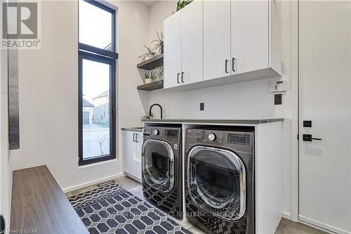 105 Edgewater Boulevard, Middlesex Centre, ON - Indoor Photo Showing Laundry Room