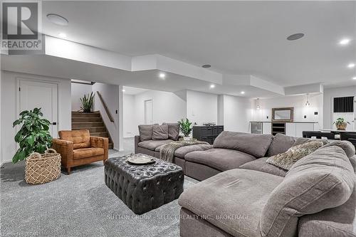 105 Edgewater Boulevard, Middlesex Centre, ON - Indoor Photo Showing Living Room