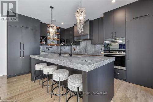 105 Edgewater Boulevard, Middlesex Centre, ON - Indoor Photo Showing Kitchen With Upgraded Kitchen