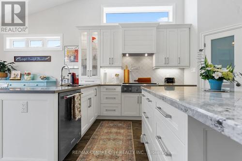 2 Lincolns Cove, Central Elgin, ON - Indoor Photo Showing Kitchen