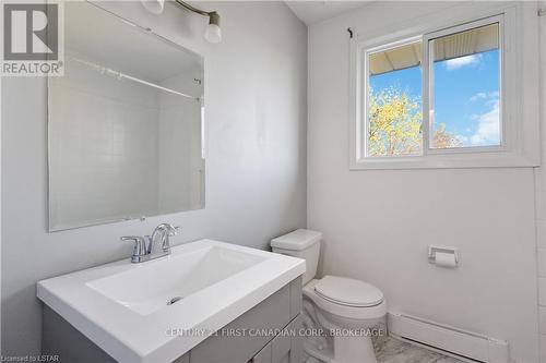 509 Osgoode Dr, London, ON - Indoor Photo Showing Bathroom
