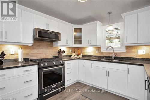 3984 Malpass Rd, London, ON - Indoor Photo Showing Kitchen With Upgraded Kitchen