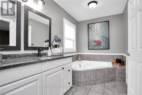 3984 Malpass Rd, London, ON - Indoor Photo Showing Bathroom