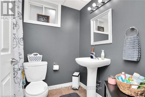 3984 Malpass Rd, London, ON - Indoor Photo Showing Bathroom