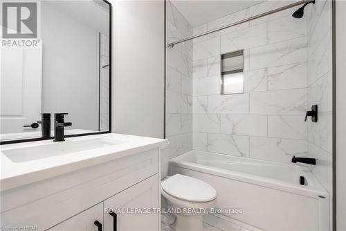 6521 Royal Magnolia Avenue, London, ON - Indoor Photo Showing Bathroom