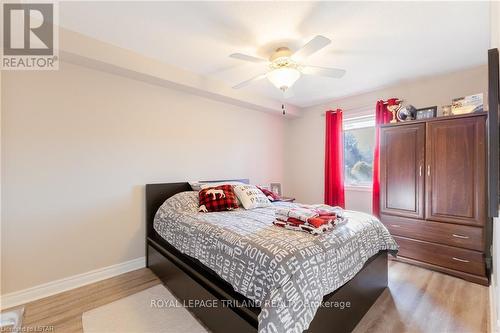 16 - 40 Ontario Street S, Lambton Shores, ON - Indoor Photo Showing Bedroom