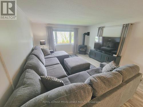 18 Thrush Lane, Quinte West, ON - Indoor Photo Showing Living Room