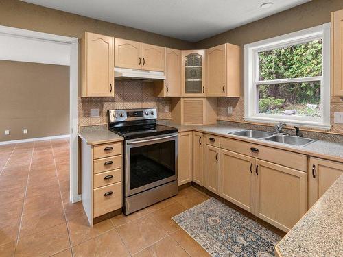 3281 Juniper Drive, Naramata, BC - Indoor Photo Showing Kitchen With Double Sink