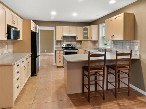 3281 Juniper Drive, Naramata, BC - Indoor Photo Showing Kitchen