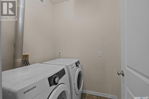 1 211 20Th Street W, Prince Albert, SK - Indoor Photo Showing Laundry Room