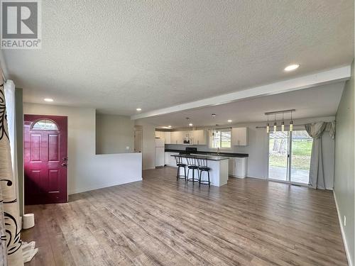 1110 N Twelfth Avenue, Williams Lake, BC - Indoor Photo Showing Living Room