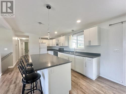 1110 N Twelfth Avenue, Williams Lake, BC - Indoor Photo Showing Kitchen With Double Sink