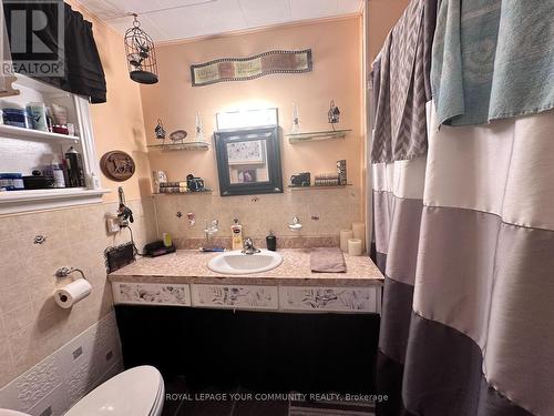 48 Middle Street, Georgina, ON - Indoor Photo Showing Bathroom