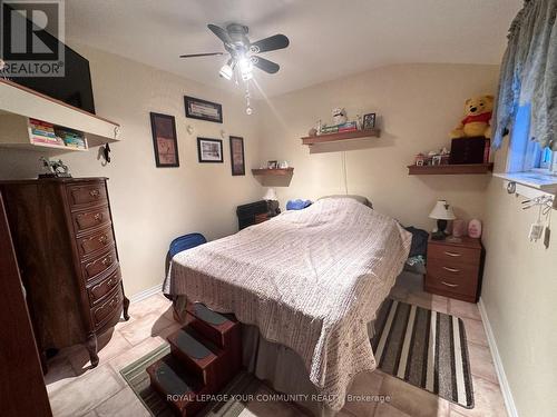 48 Middle Street, Georgina, ON - Indoor Photo Showing Bedroom
