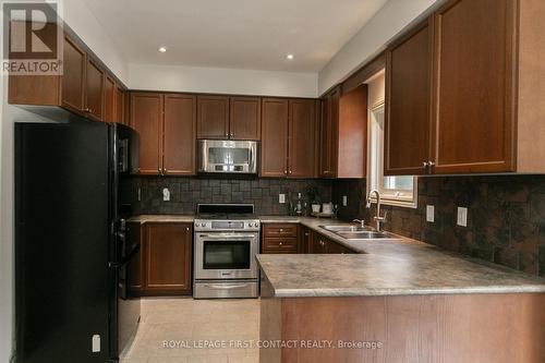 14 Pinecliff Crescent, Barrie, ON - Indoor Photo Showing Kitchen With Double Sink