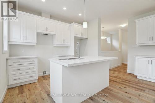 B - 11 Shores Lane, Fort Erie, ON - Indoor Photo Showing Kitchen With Upgraded Kitchen