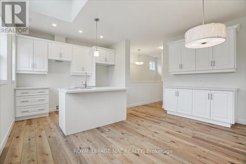 B - 11 Shores Lane, Fort Erie, ON - Indoor Photo Showing Kitchen With Upgraded Kitchen
