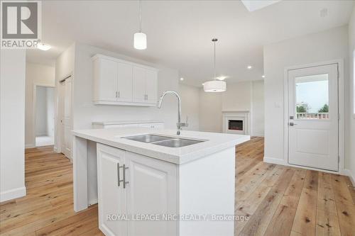 B - 11 Shores Lane, Fort Erie, ON - Indoor Photo Showing Kitchen With Double Sink With Upgraded Kitchen