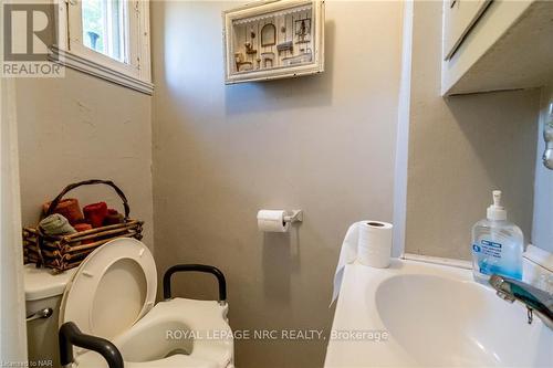 184 Lincoln Street, Welland, ON - Indoor Photo Showing Bathroom